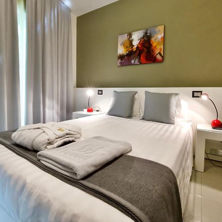 Monaco Suites Hotel Lignano Sabbiadoro Phòng bức ảnh