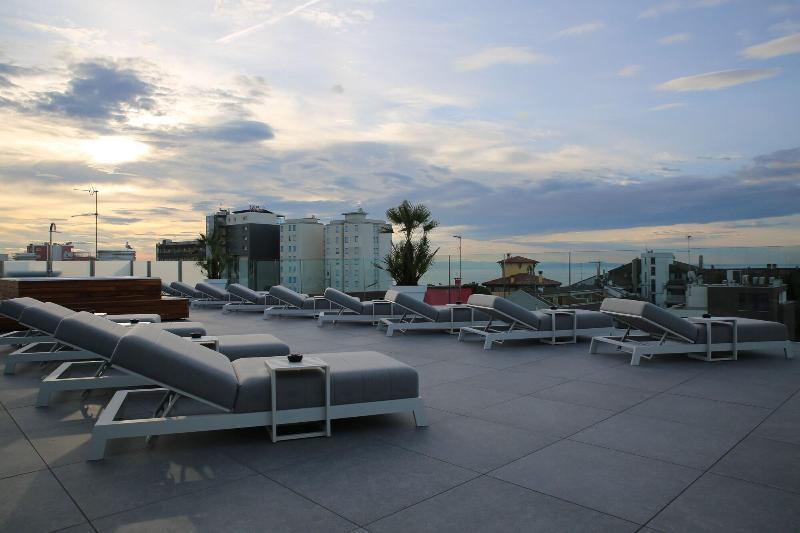 Monaco Suites Hotel Lignano Sabbiadoro Ngoại thất bức ảnh