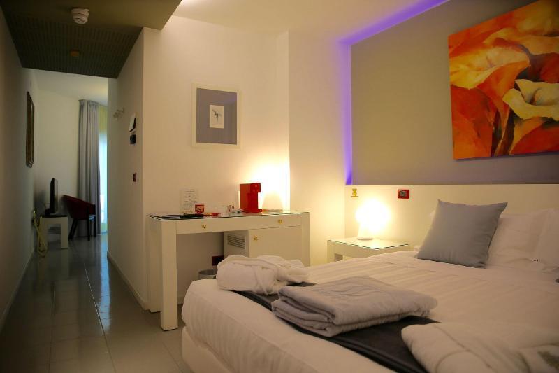 Monaco Suites Hotel Lignano Sabbiadoro Ngoại thất bức ảnh