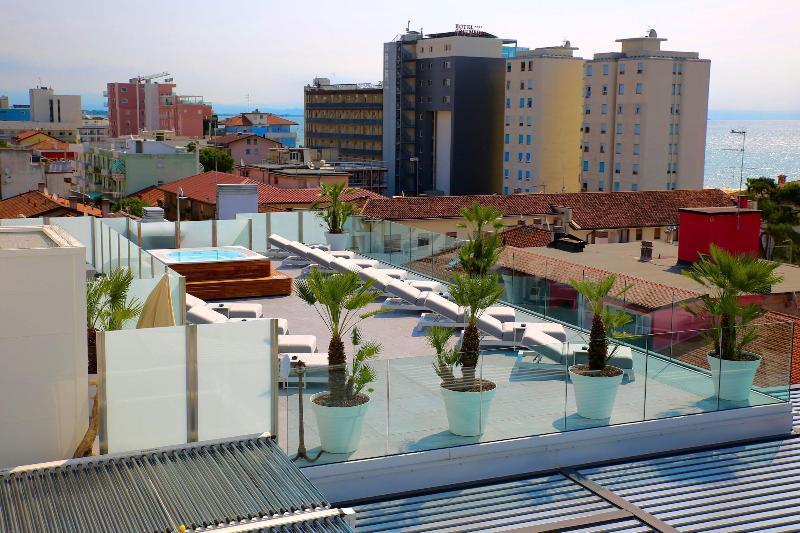 Monaco Suites Hotel Lignano Sabbiadoro Ngoại thất bức ảnh