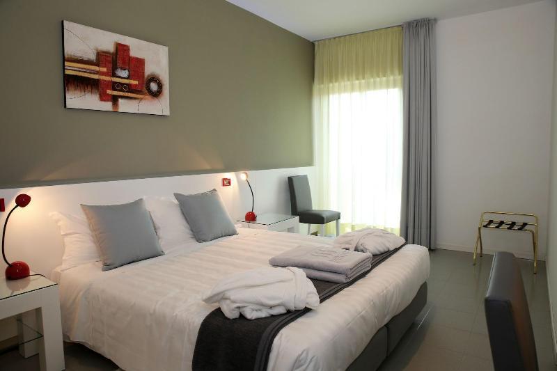 Monaco Suites Hotel Lignano Sabbiadoro Ngoại thất bức ảnh
