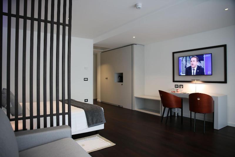 Monaco Suites Hotel Lignano Sabbiadoro Ngoại thất bức ảnh