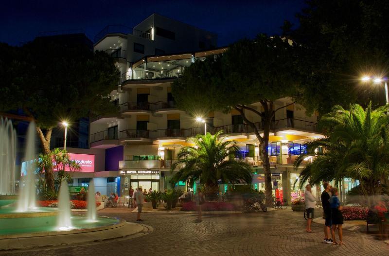 Monaco Suites Hotel Lignano Sabbiadoro Ngoại thất bức ảnh
