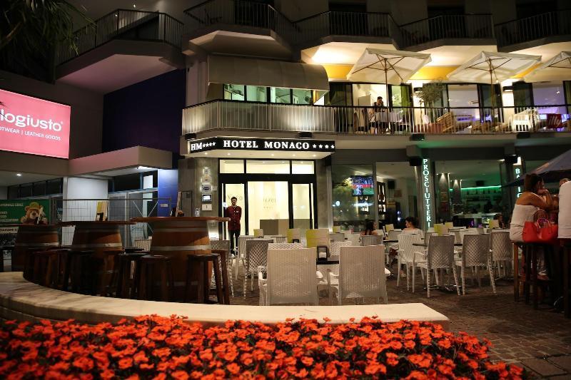 Monaco Suites Hotel Lignano Sabbiadoro Ngoại thất bức ảnh
