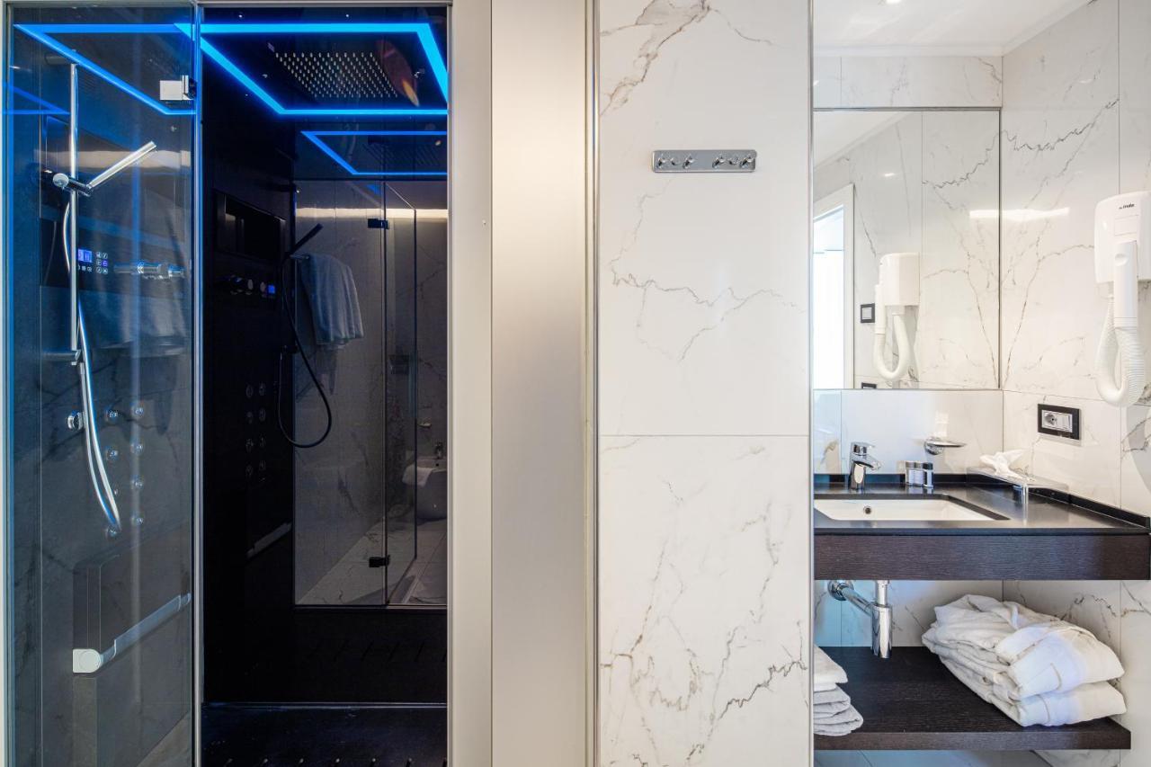 Monaco Suites Hotel Lignano Sabbiadoro Ngoại thất bức ảnh