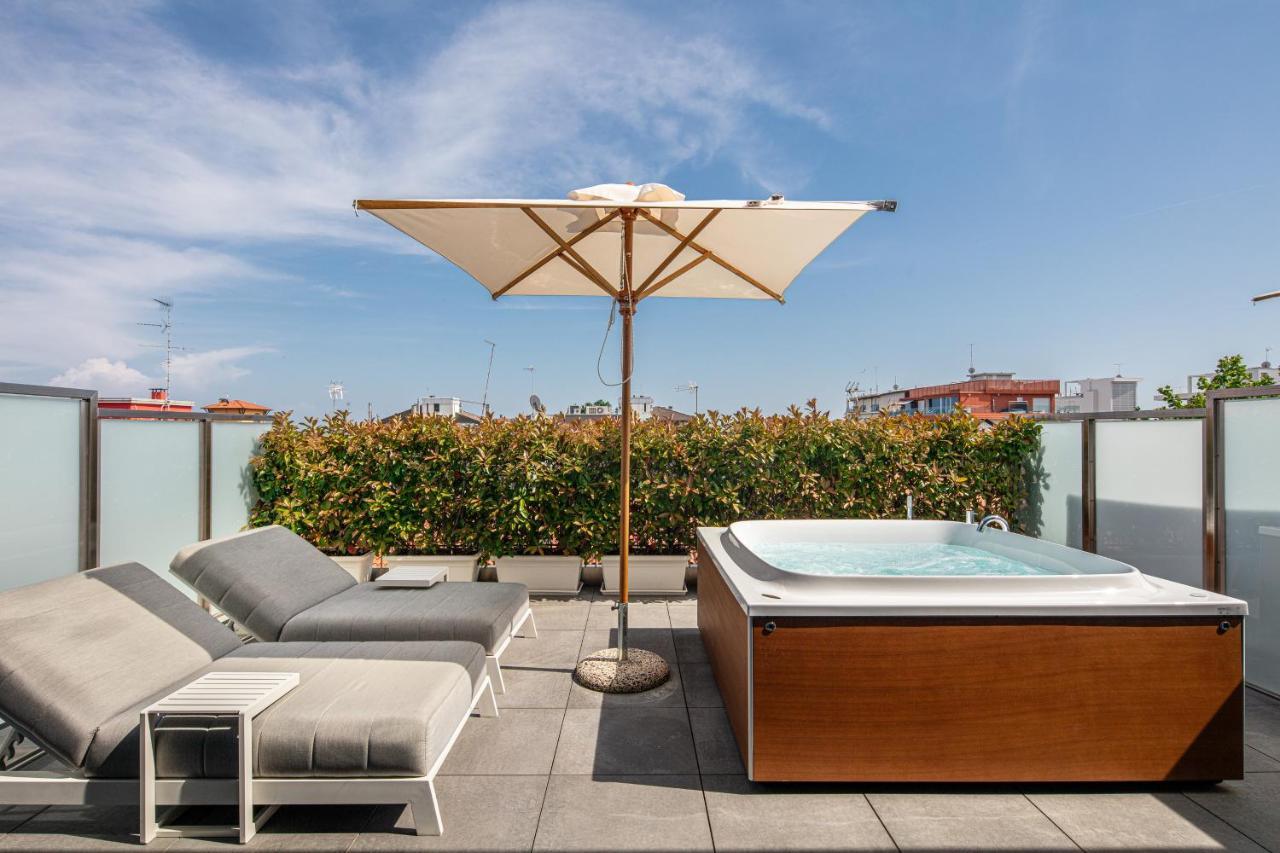 Monaco Suites Hotel Lignano Sabbiadoro Ngoại thất bức ảnh