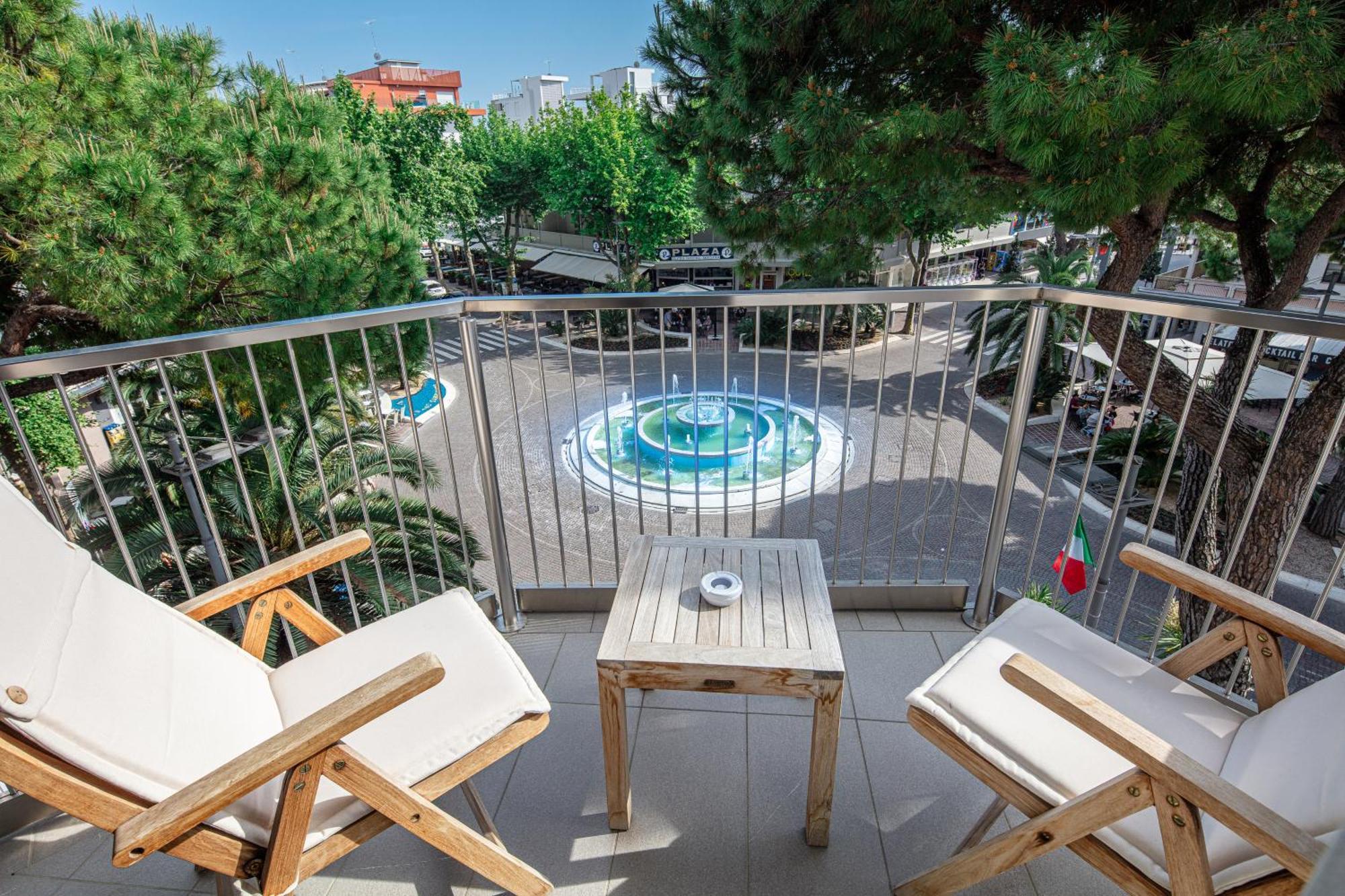 Monaco Suites Hotel Lignano Sabbiadoro Phòng bức ảnh